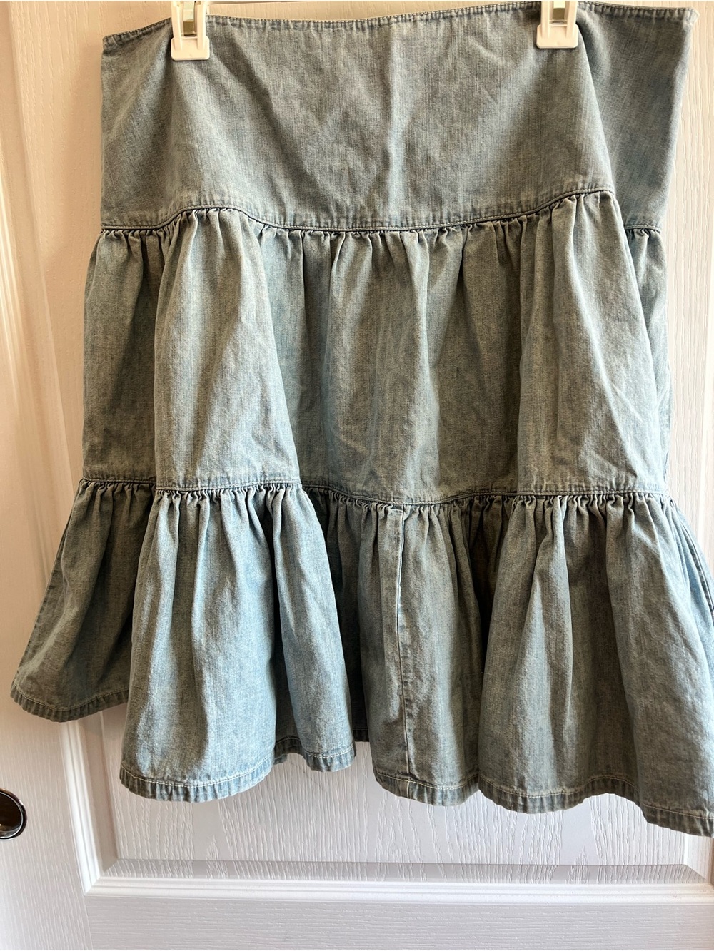 Vintage CHAPS Denim Tiered Prairie Mini Skirt - 100% Cotton Light Wash Size 12 - Picture 4 of 8